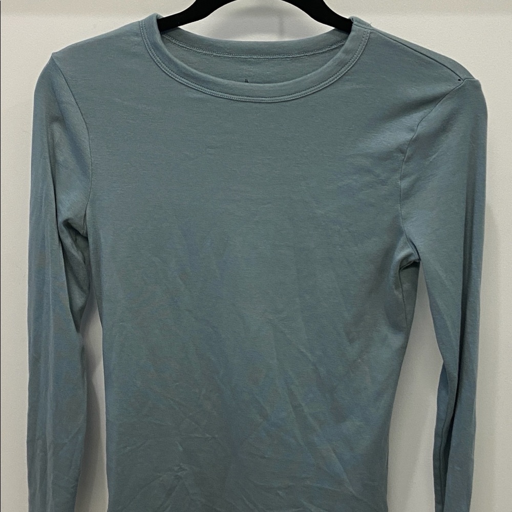 Pastel green long sleeve soft shirt!!
